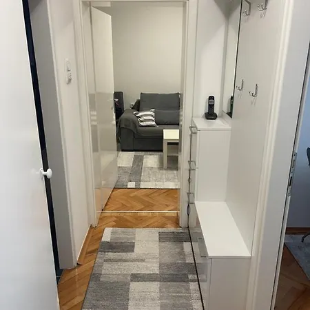 In דירה באניה לוקה